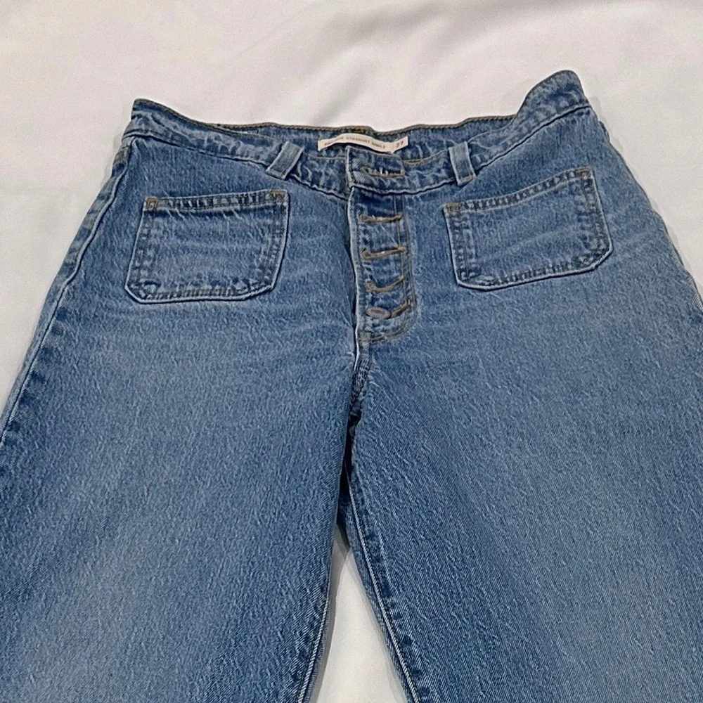 Levi's Premium Ribcage Jeans - Picture 3 of 9